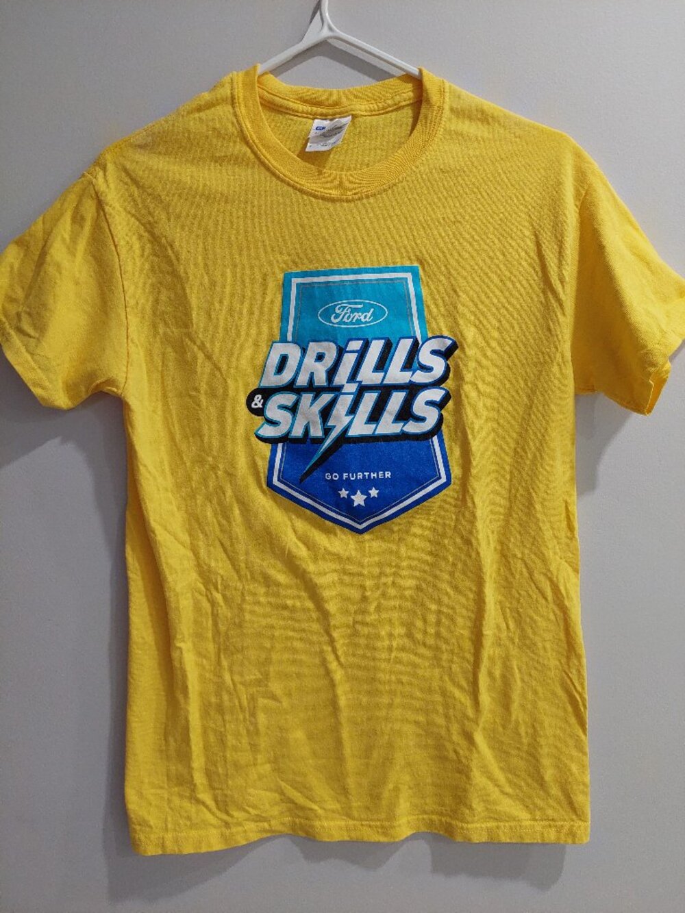 Gildan Men's S Yellow short-sleeve T-shirt Ford Drills & Skills grapic logo
